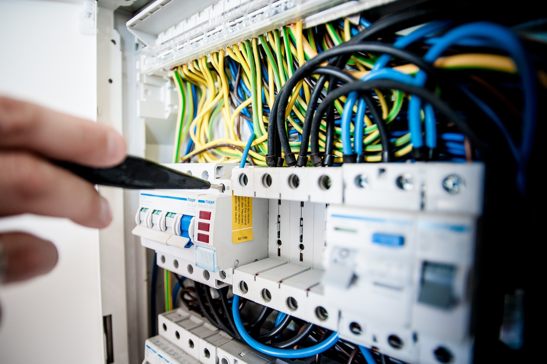 Electrician To Remove Your Electrical Wiring Problem