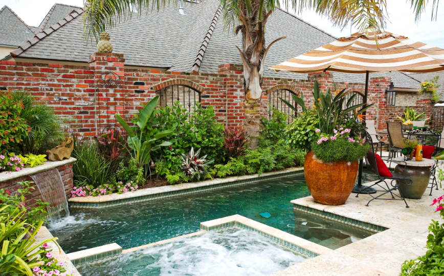 Landscaping Around Swimming Pools: A Guide to Creating Your Paradise
